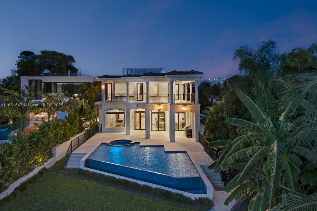 919 92nd St, Surfside, Florida 33154, USA