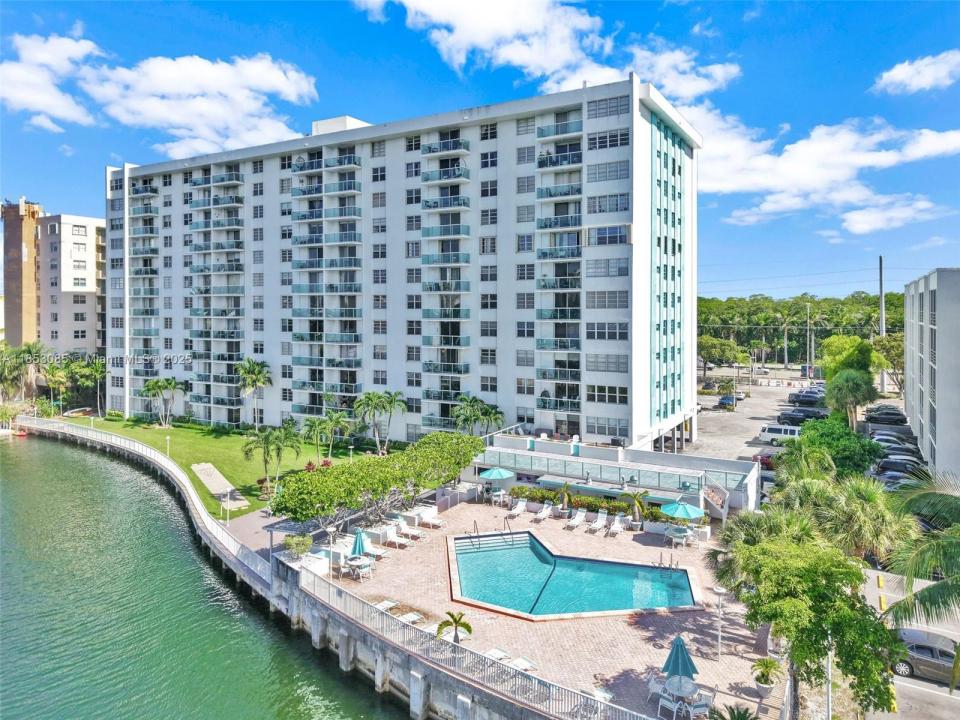 2841 NE 163rd St 710, North Miami Beach, 佛羅里達州 33160, 美國