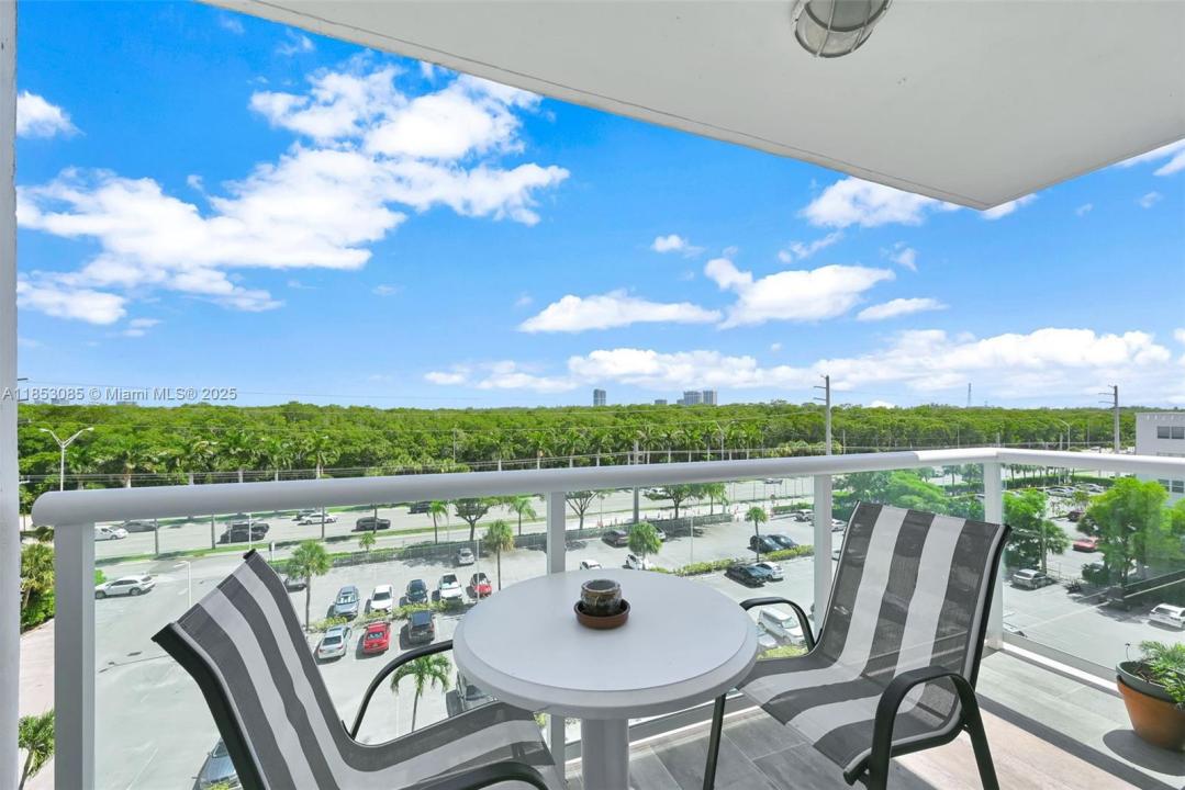 2841 NE 163rd St 710, North Miami Beach, 佛羅里達州 33160, 美國