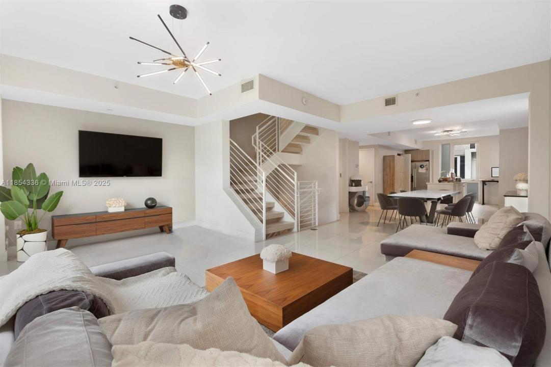 1000 99th St 1, Bay Harbor Islands, フロリダ 33154, アメリカ合衆国