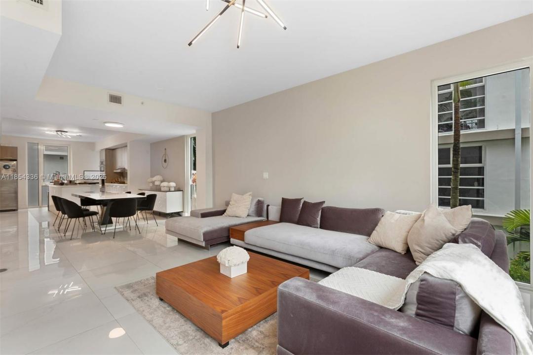 1000 99th St 1, Bay Harbor Islands, フロリダ 33154, アメリカ合衆国