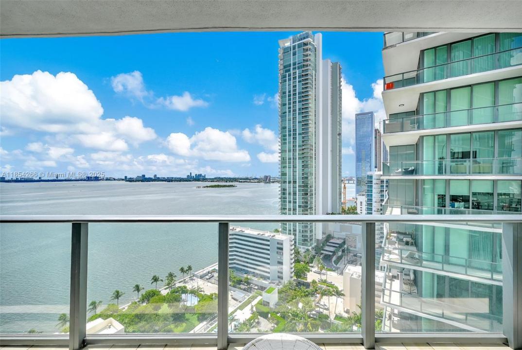 650 NE 32nd St 2201, Miami, Florida 33137