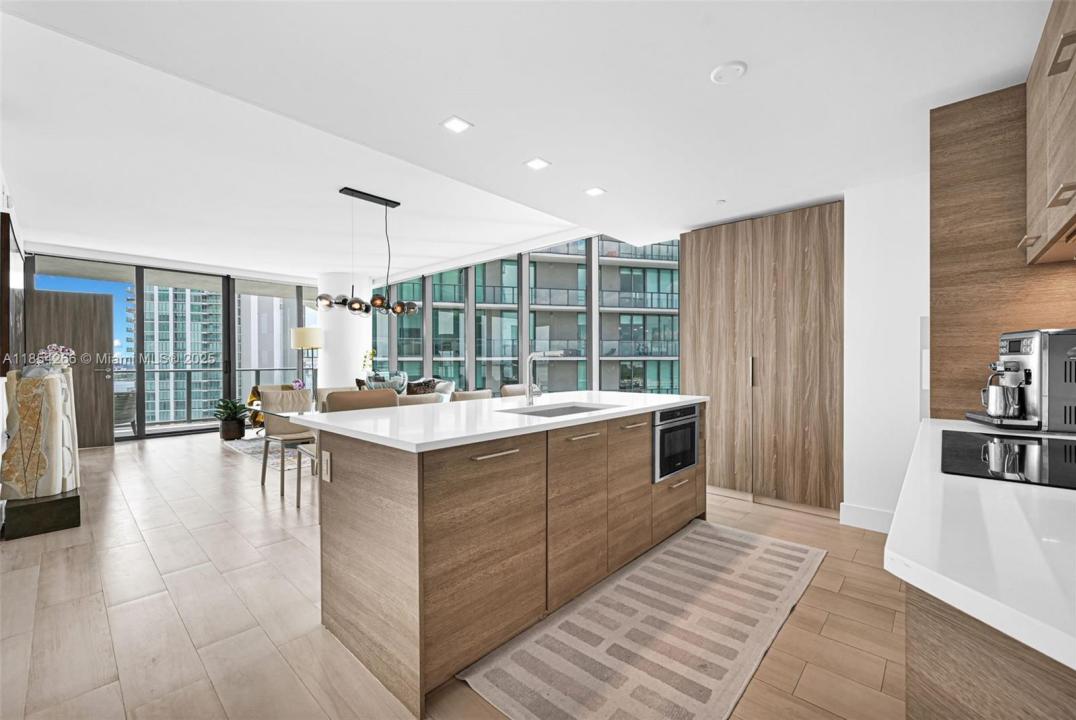 650 NE 32nd St 2201, Miami, Florida 33137