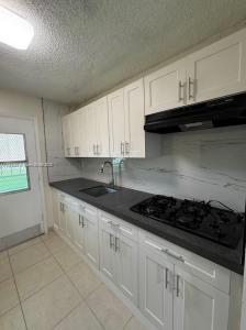 70 NE 202nd Ter T7, Miami Gardens, Florida 33179, USA