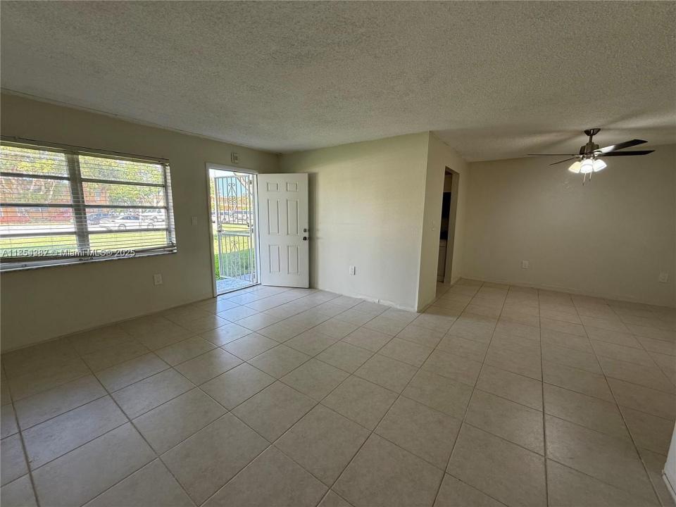 70 NE 202nd Ter T7, Miami Gardens, Florida 33179, Estados Unidos
