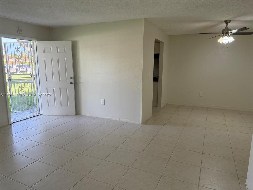 70 NE 202nd Ter T7, Miami Gardens, Florida 33179, Estados Unidos