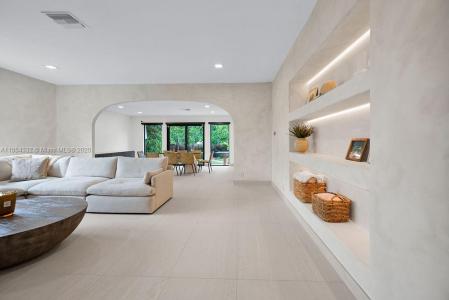 919 N Northlake Dr, Hollywood, Florida 33019, USA