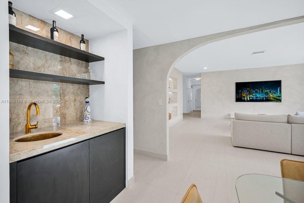 919 N Northlake Dr, Hollywood, Florida 33019