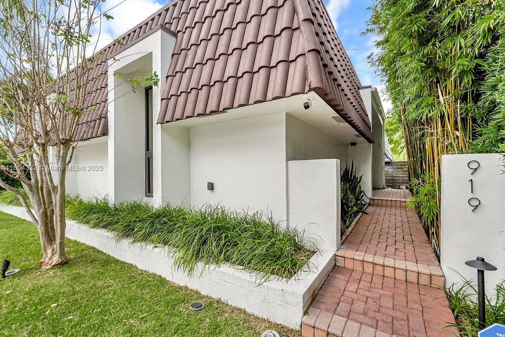 919 N Northlake Dr, Hollywood, Florida 33019