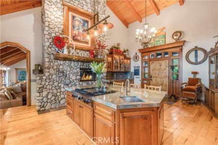 Knoll View Drive, Running Springs, Kalifornien 92382, USA