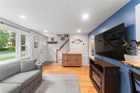 103 Everglade Avenue, Warwick, RI 02886, USA