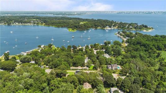 93 Kickemuit Avenue, Bristol, Rhode Island 02809, États-Unis