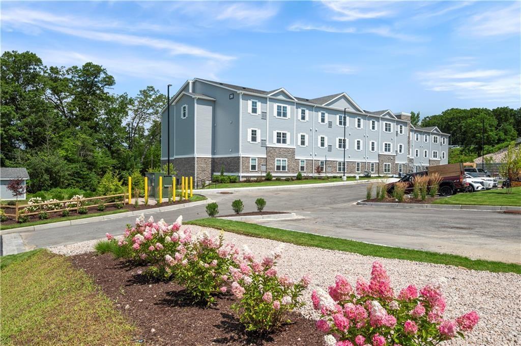 36 Old Louisquisset Pike 103, North Smithfield, Rhode Island 02896, HOA KỲ