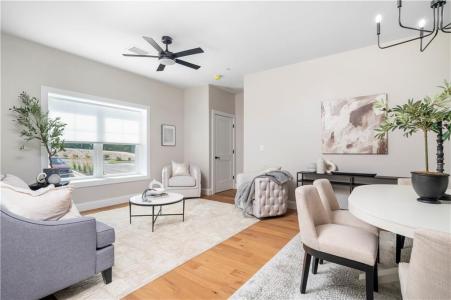 36 Old Louisquisset Pike 106, North Smithfield, Rhode Island 02896, HOA KỲ
