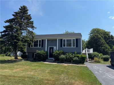 19 Cows Path, Middletown, RI 02842, USA