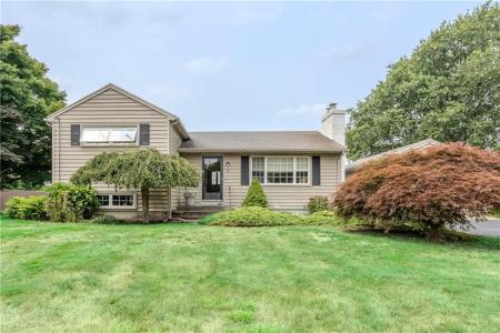 8 Spruce Avenue, Middletown, RI 02842, USA