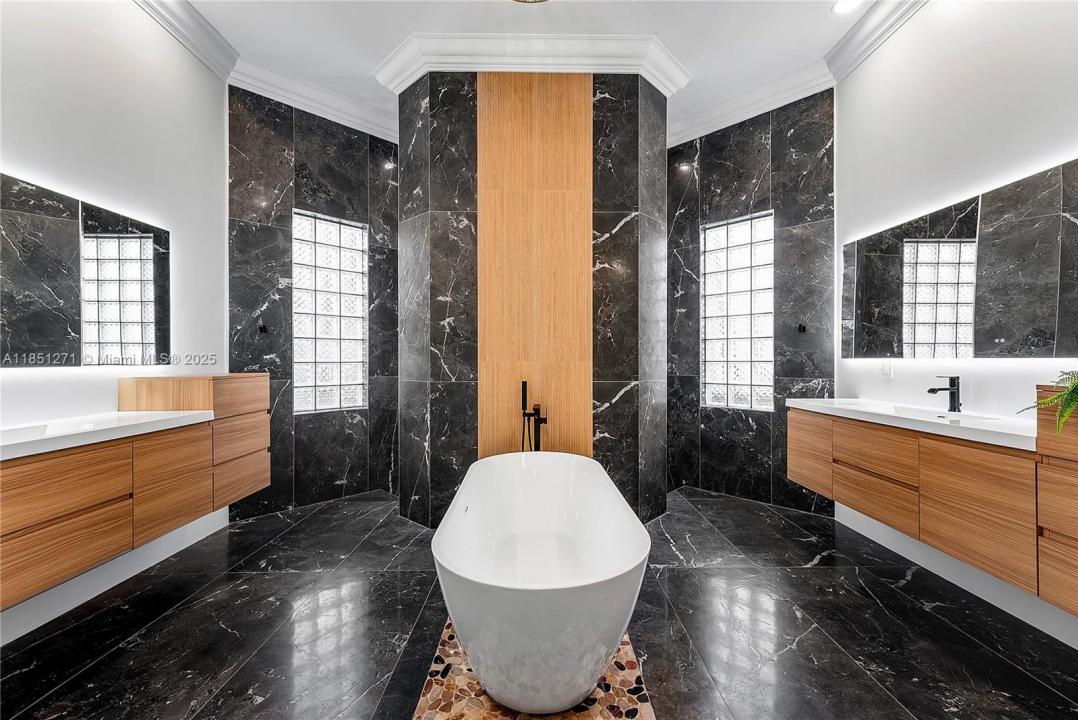 11098 Canary Island Ct, Plantation, Florida 33324