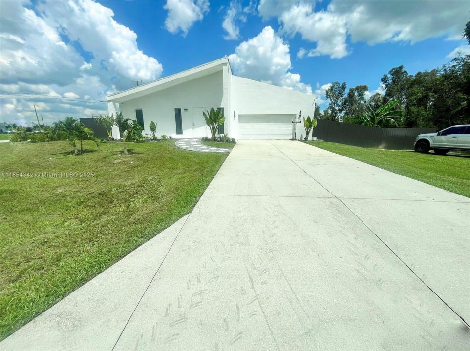 395 Pace Avenue, Lehigh Acres, 佛羅里達州 33974, 美國