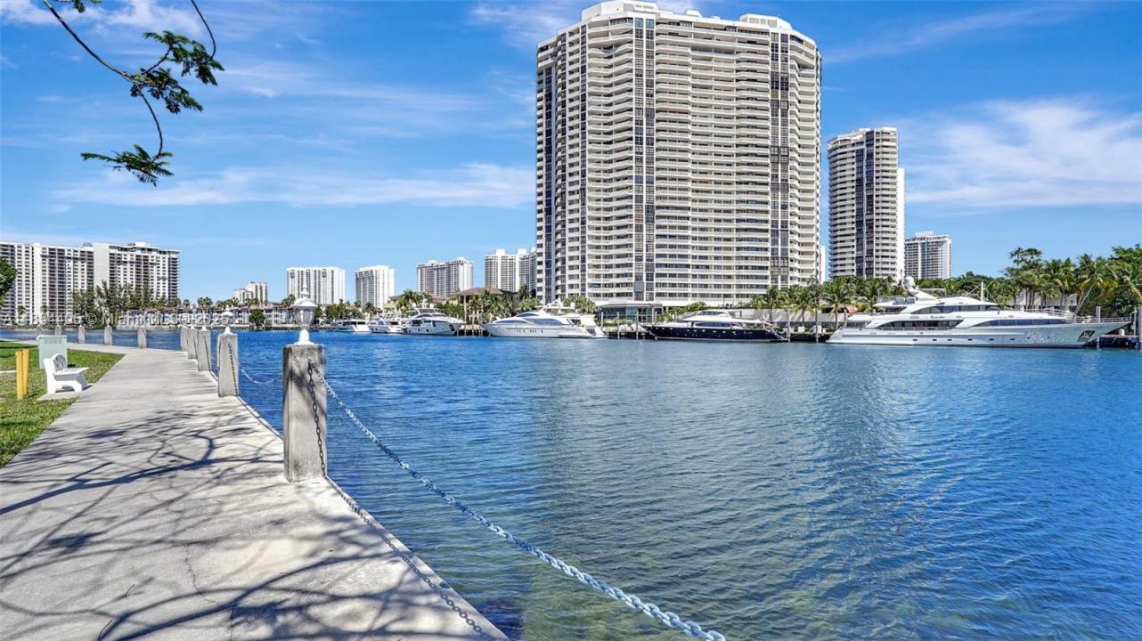 3030 Marcos Dr T205, Aventura, Florida 33160, USA