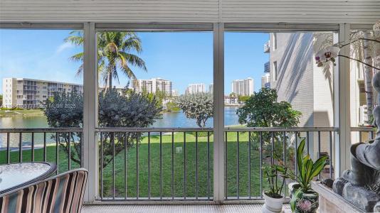 3030 Marcos Dr T205, Aventura, Florida 33160, USA