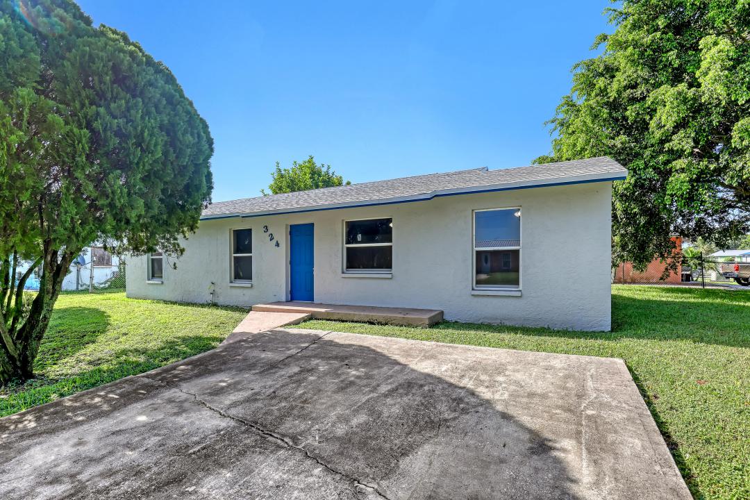 324 W 5th Terrace, Pahokee, Florida 33476
