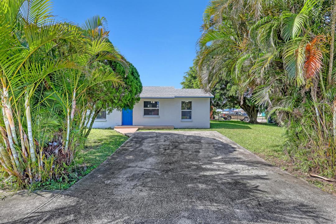 324 W 5th Terrace, Pahokee, Florida 33476