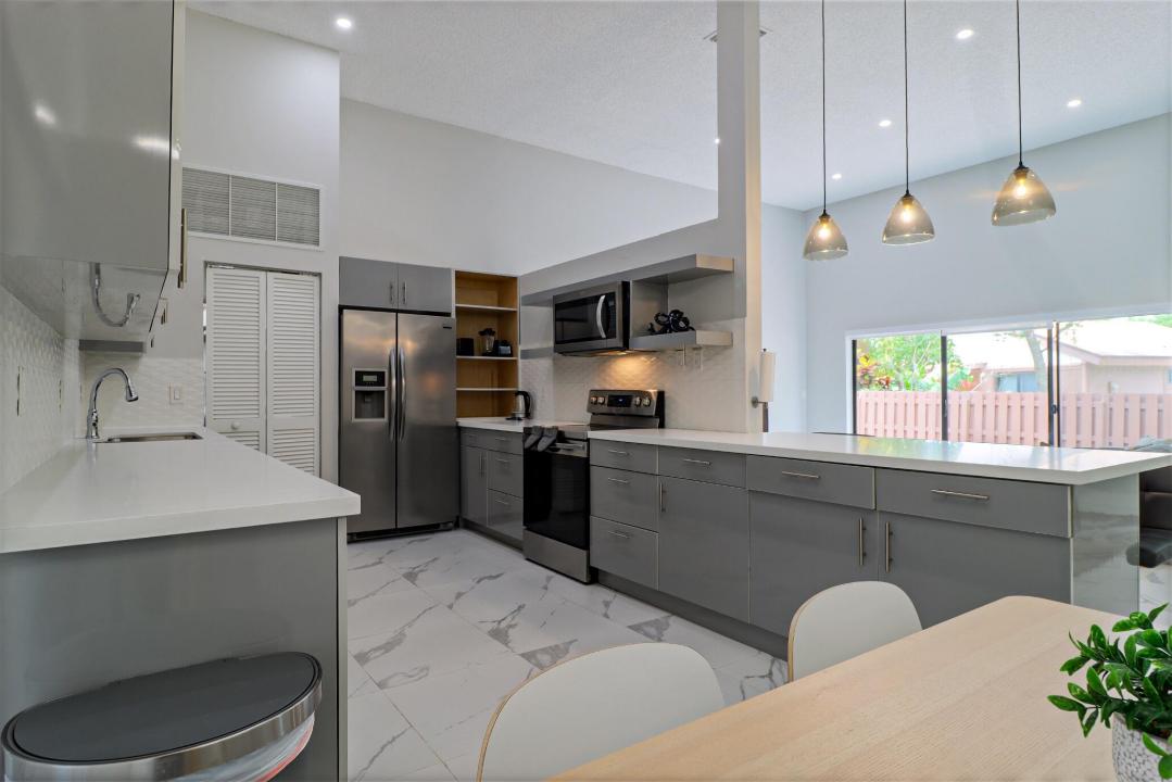605 Leslie Dr Drive, Hallandale Beach, Florida 33009