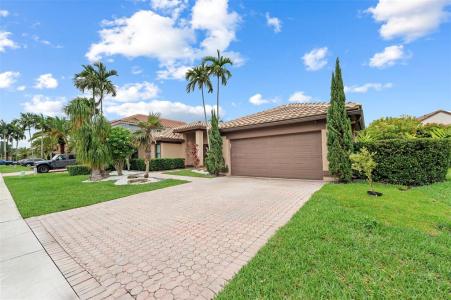 1123 NW 195th Ave, Pembroke Pines, Florida 33029
