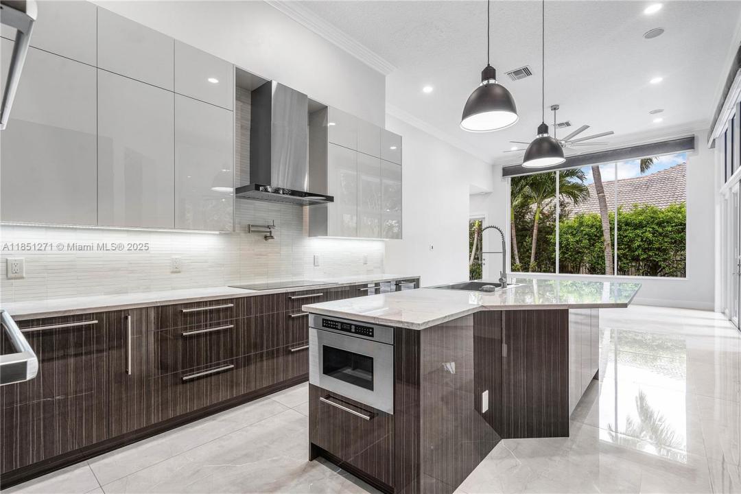 11098 Canary Island Ct, Plantation, Florida 33324