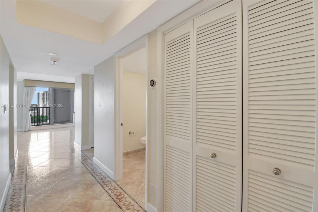 300 Three Islands Blvd 518, Hallandale Beach, Flórida 33009, Estados Unidos