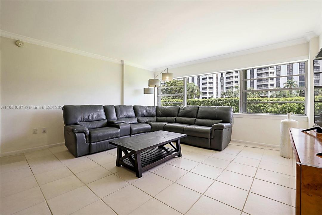 1700 NE 105th St 203, Miami Shores, Florida 33138, Estados Unidos