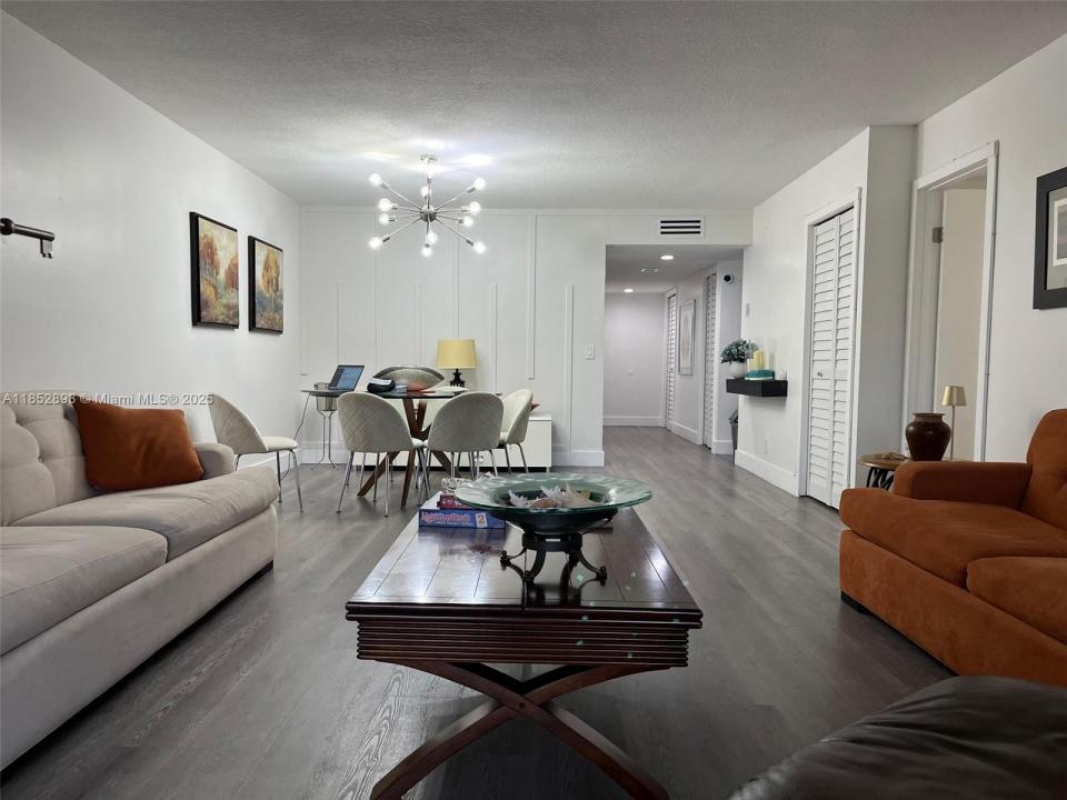 342 Lakeview Dr 104, Weston, Florida 33326, Estados Unidos