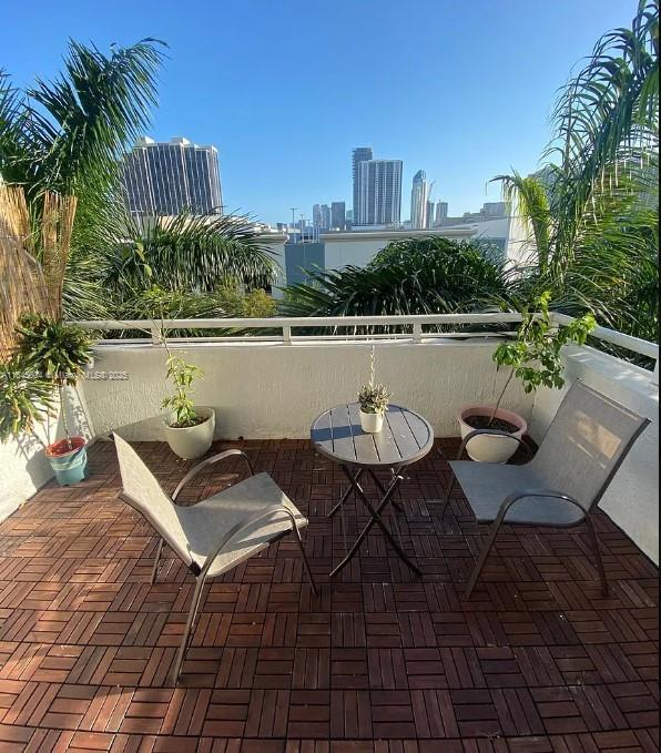 275 NE 18th St 402, Miami, Florida 33132, Stati Uniti