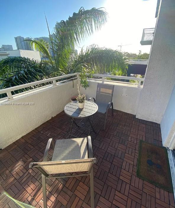 275 NE 18th St 402, Miami, Florida 33132, Stati Uniti