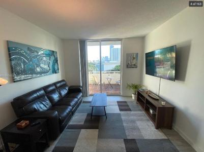 275 NE 18th St 402, Miami, Florida 33132, USA