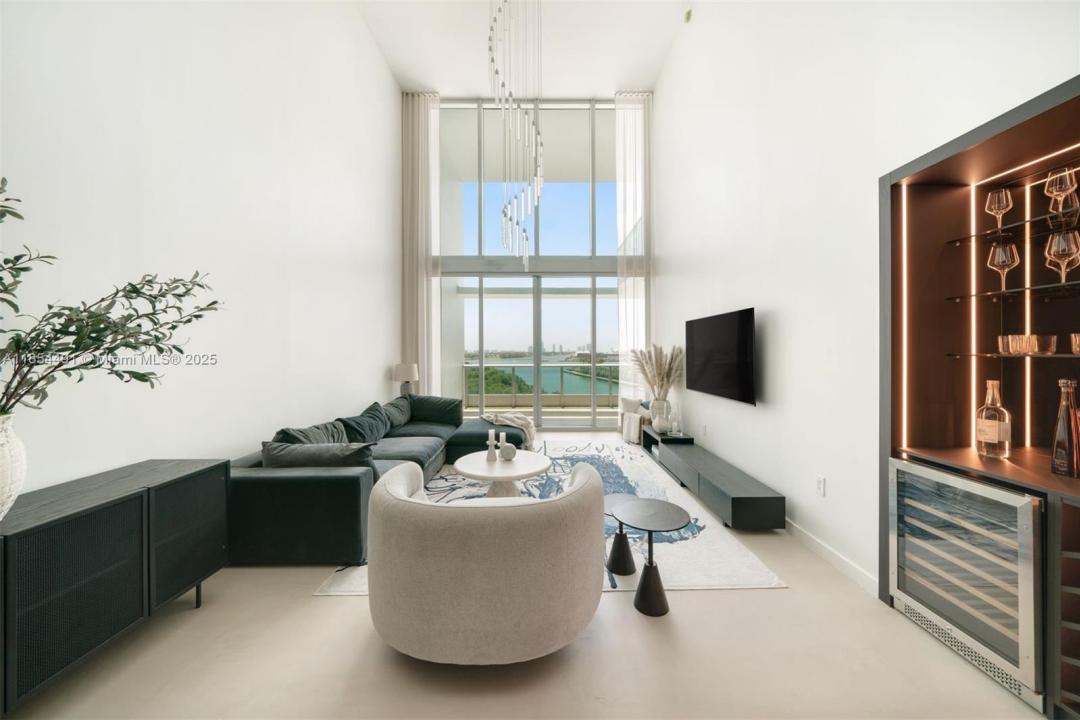 900 Biscayne Blvd 905, Miami, Florida 33132, USA