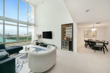 900 Biscayne Blvd 905, Miami, Florida 33132, USA