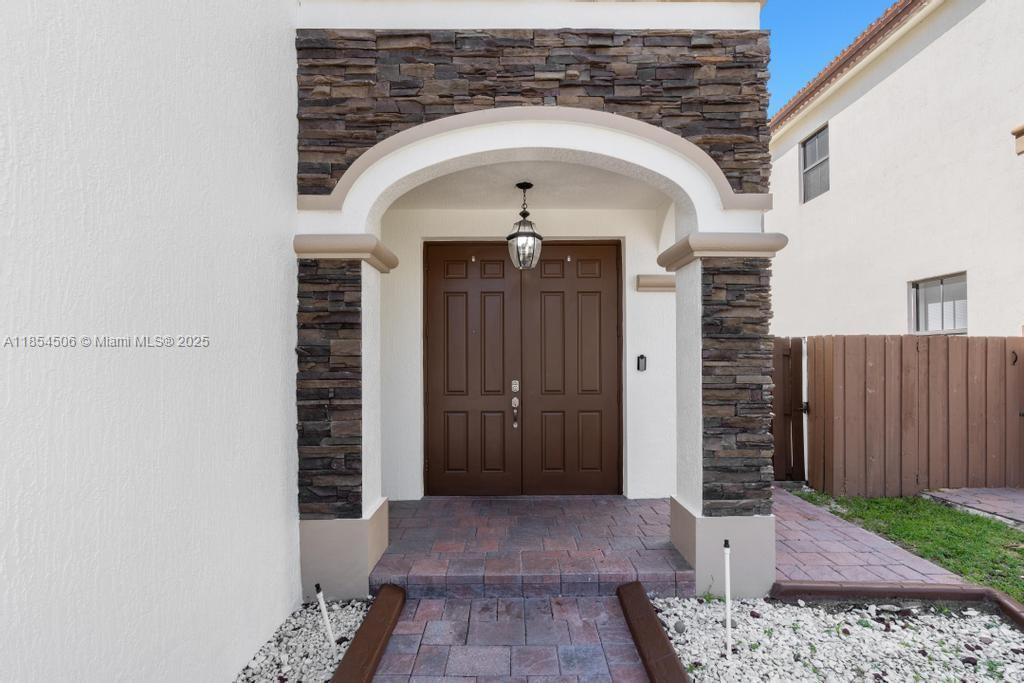 10023 NW 89th Ter, Doral, Florida 33178
