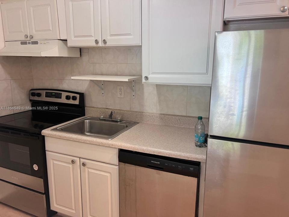 7820 NE Bayshore Ct 210, Miami, Флорида 33138, Соединенные Штаты