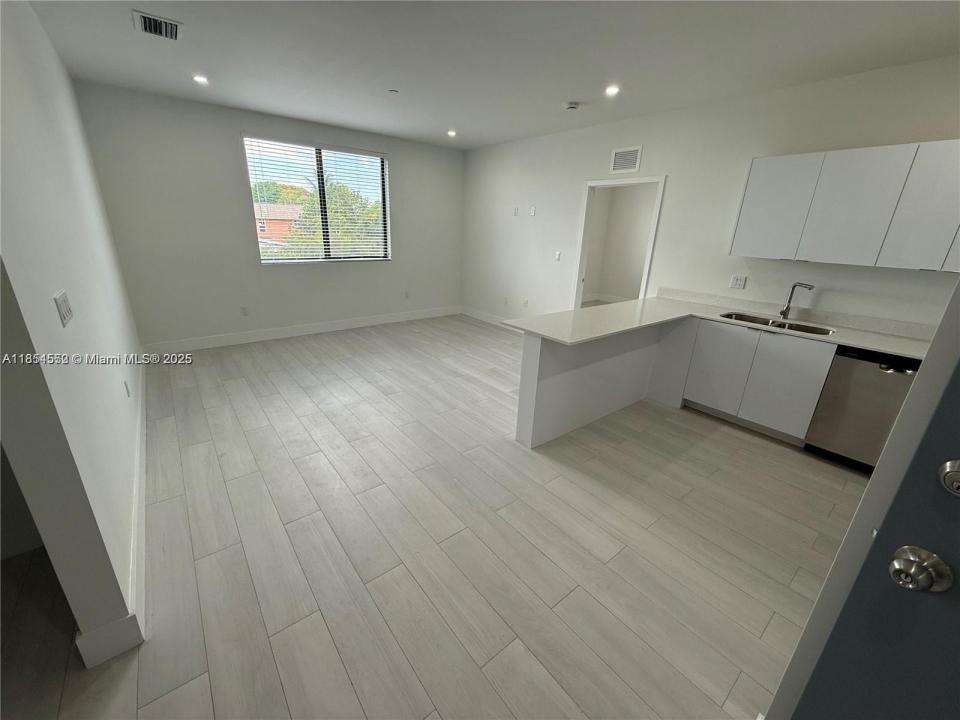 1091 E 17th St 403, Hialeah, Florida 33010