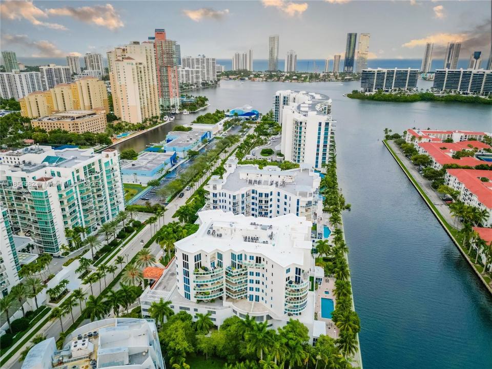 3000 NE 188th St 701, Aventura, Florida 33180, Amerika Birleşik Devletleri