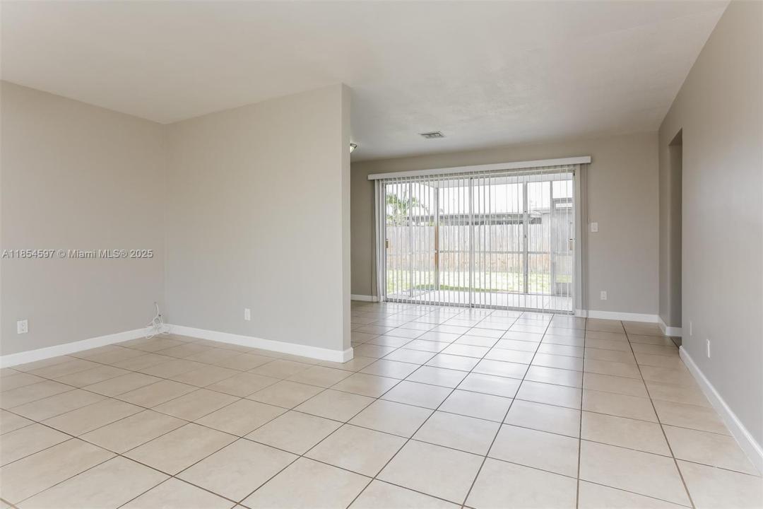 3611 NW 36th St, Lauderdale Lakes, فلوريدا 33309, الولايات المتحدة