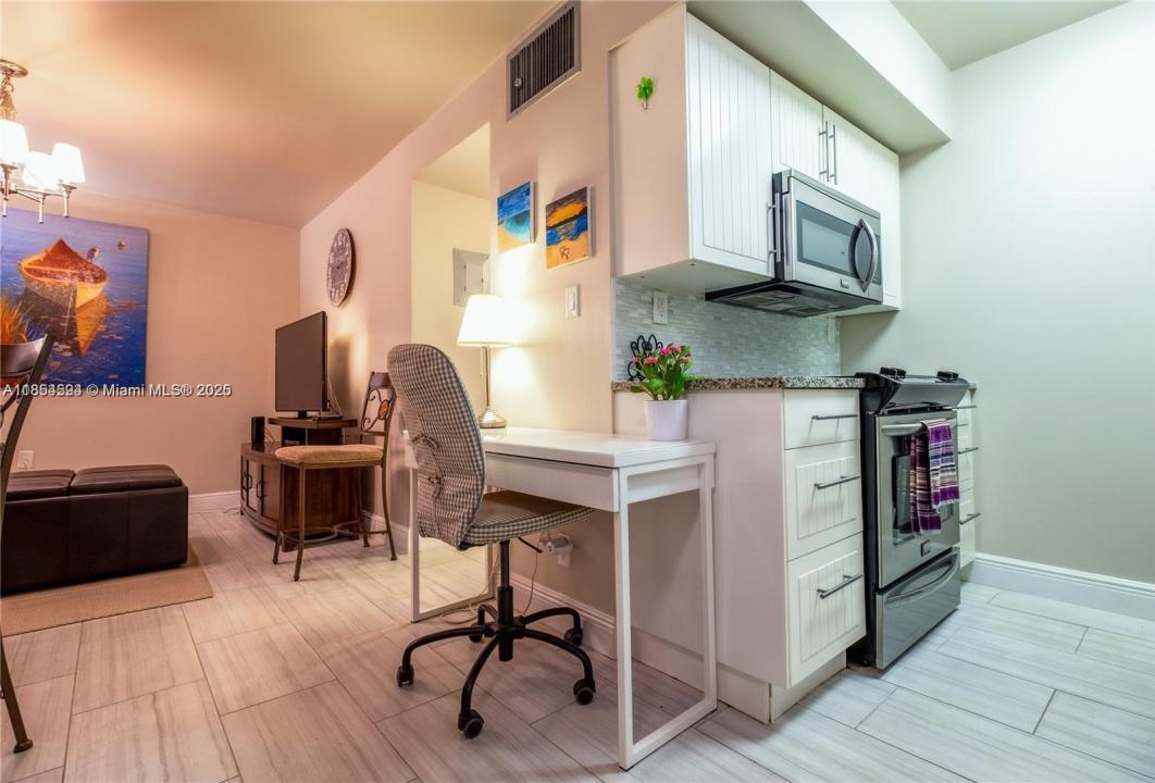 2145 Pierce St 113, Hollywood, Florida 33020, HOA KỲ