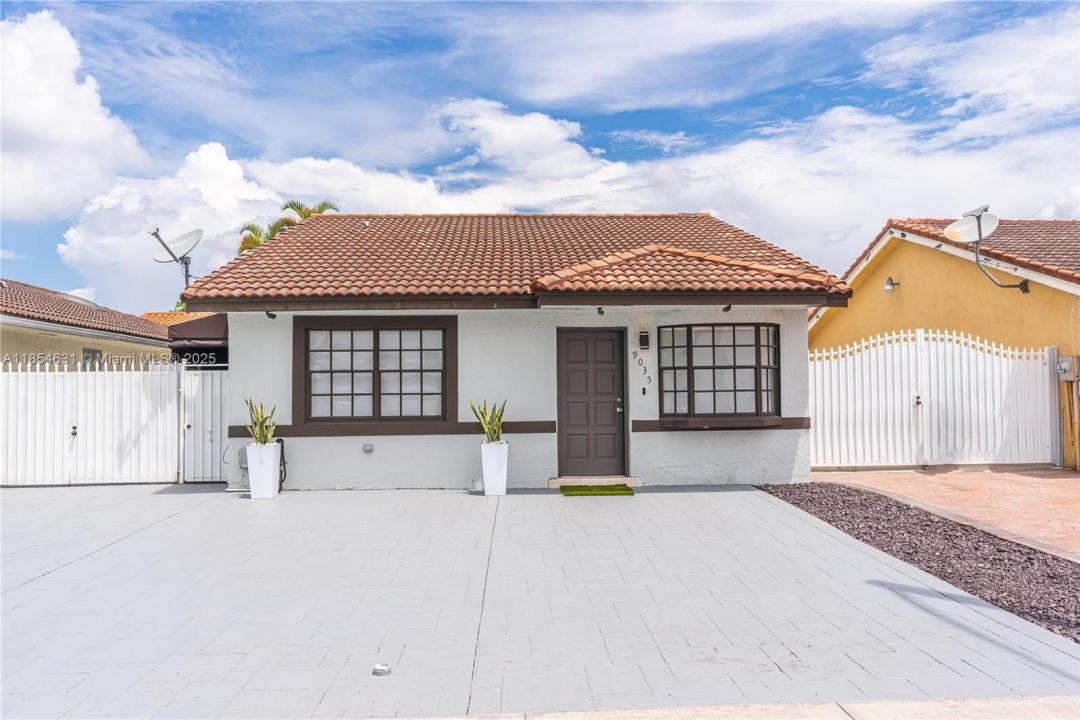9035 NW 117th St 0, Hialeah Gardens, פלורידה 33018, ארצות הברית של אמריקה