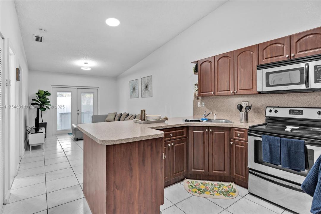9035 NW 117th St 0, Hialeah Gardens, פלורידה 33018, ארצות הברית של אמריקה