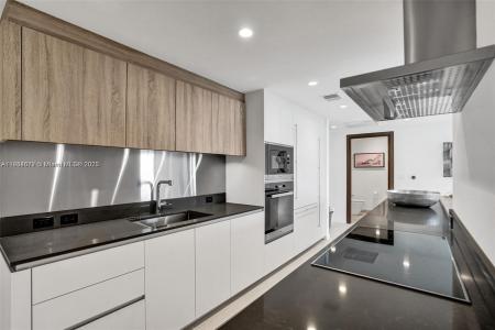 1000 Brickell Plz 4710, Miami, Florida 33131, USA