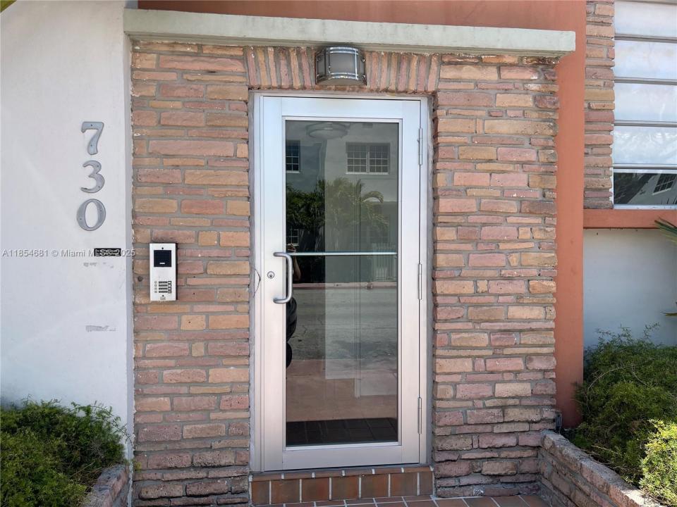 730 12th St 10, Miami Beach, Florida 33139, USA