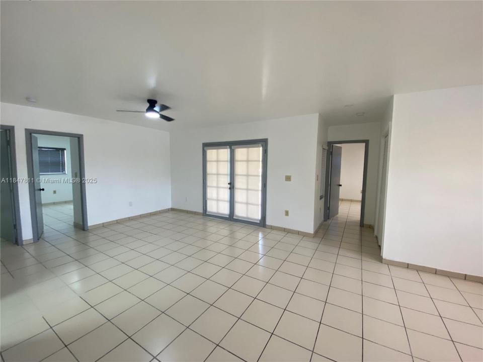 14XX E LeJeune, Hialeah, Floride 33010, États-Unis