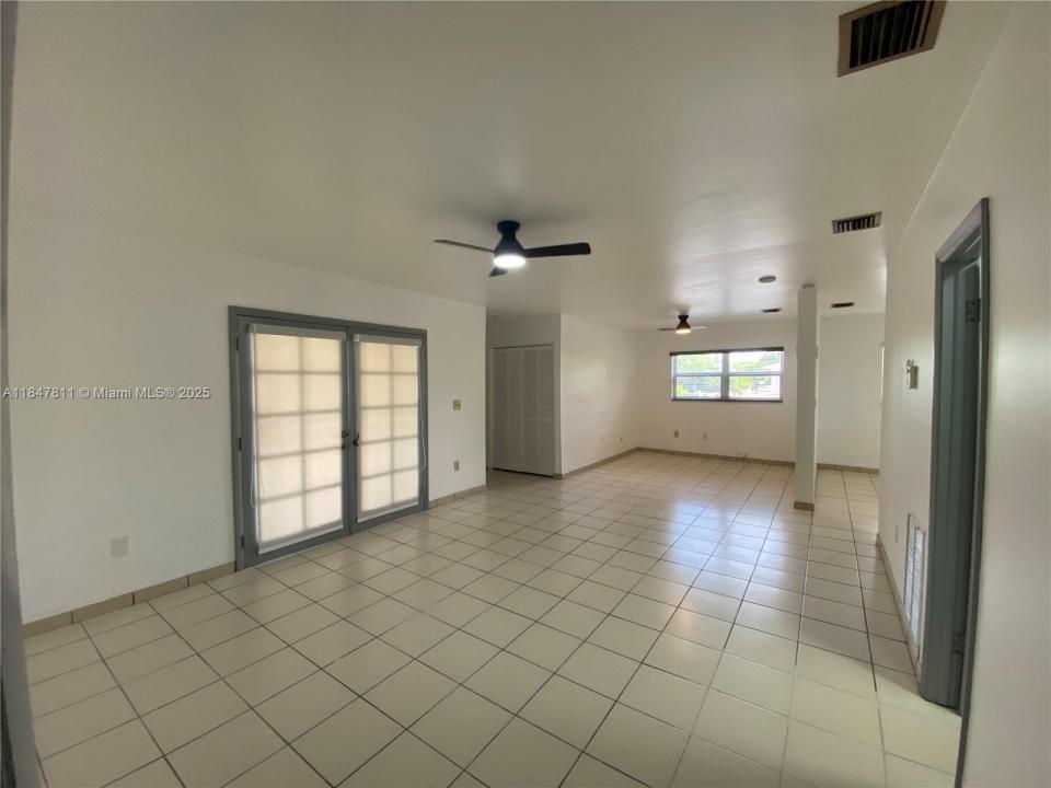 14XX E LeJeune, Hialeah, Floride 33010, États-Unis