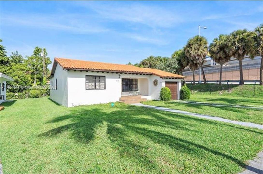 860 NW 17th Ct, Miami, Florida 33125, USA